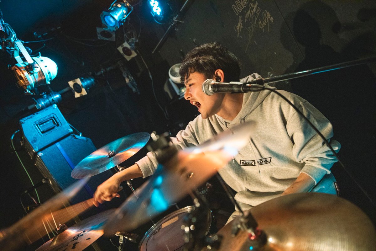 sun_bandinfo's tweet photo. 【☀️Live photo☀️】
2/11(火)@心斎橋AtlantiQs
「Landmarks -また陽が昇る場所で-」

photo(@Kokoa530 )

SUN「分岐点」MV 公開中☀️
https://t.co/Arvba2J6V7 https://t.co/PvaMJvjIp8