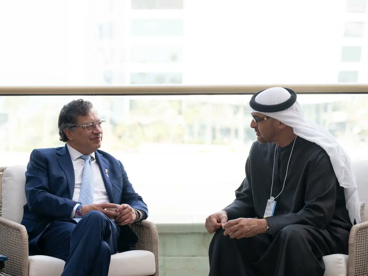 ✈️<a href="/petrogustavo/">Gustavo Petro</a> viajó a Dubái luego de desatar la peor crisis política de su gobierno.

Lo hizo en medio de la crisis humanitaria en el Catatumbo, que ha dejado más de 50 mil desplazados.

Mientras tanto, la Casa de Nariño vive escenas de traición y oportunismo.

Va hilo🧵