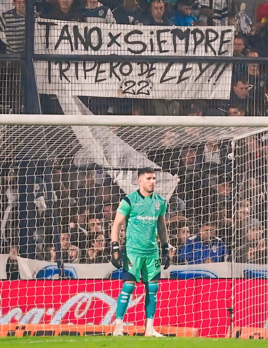 futbolscan's tweet photo. 🔒🧤 Nelson Insfrán atajó 7 PELOTAS y mantuvo la VALLA INVICTA en el empate de Gimnasia frente a Lanús. https://t.co/87vtwo8Tmn