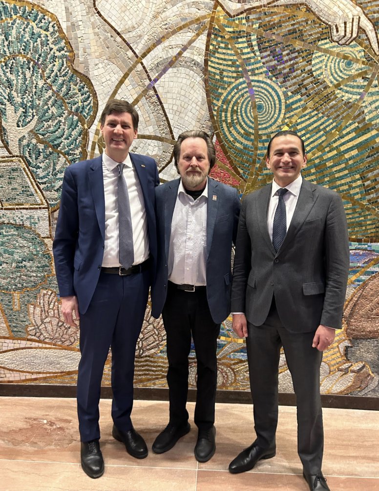 Yesterday afternoon, Manitoba Premier <a href="/WabKinew/">Wab Kinew</a>  &amp; B.C. Premier <a href="/Dave_Eby/">David Eby</a> helped convene an emergency round table of labour leaders from across 🇨🇦 and 🇺🇸 in Washington, D.C.

#Tariffs #CanLab #CanPoli