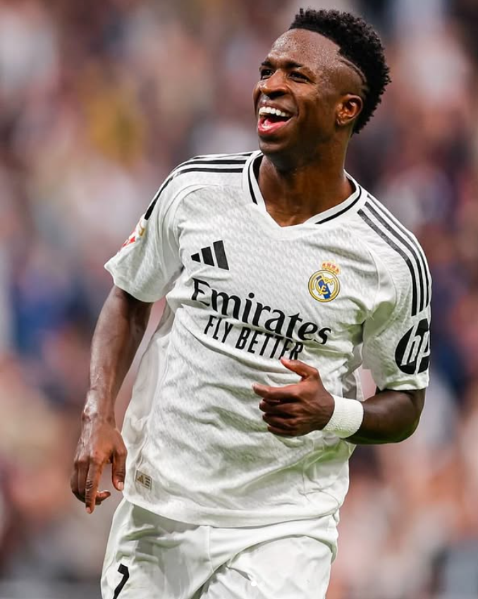 lokos_fc's tweet photo. O Fundo de Investimento Saudita tentou uma reunião com Florentino Pérez para discutir a contratação de Vinícius Jr., mas o presidente do Real Madrid recusou, afirmando que o jogador só sai pelo valor da multa de 1 bilhão de euros. https://t.co/nvhCu7SLuW