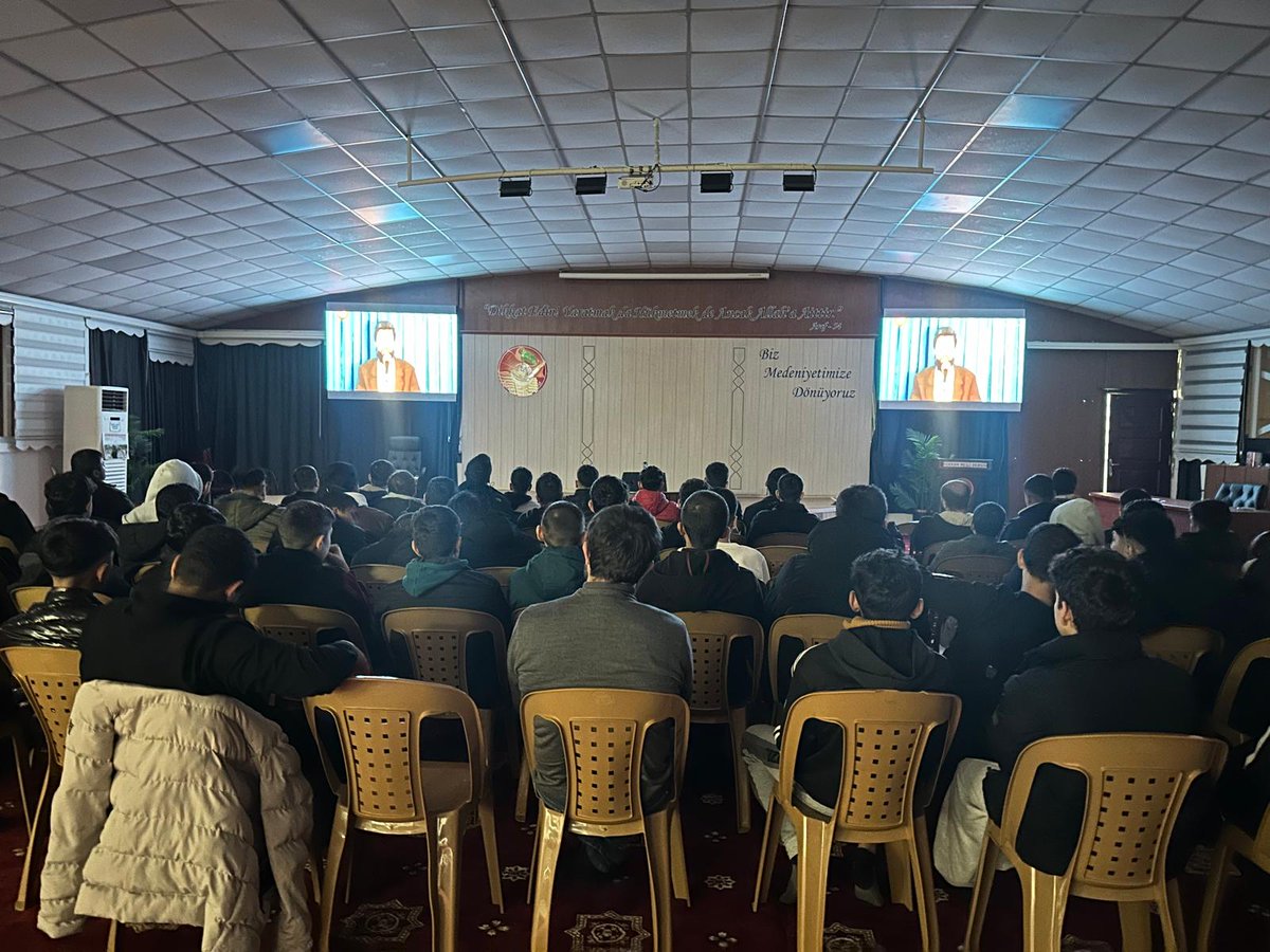 FurkanGencResmi's tweet photo. Mübarek Berat gecesinin ve 3 ayların önemini konuşmak için gençlerle biraraya geldik.

Rabbim Berat gecesinin bereketinden faydalanmayı bizlere nasip etsin..🕋
#beratgecesi https://t.co/ZogeDalvlY