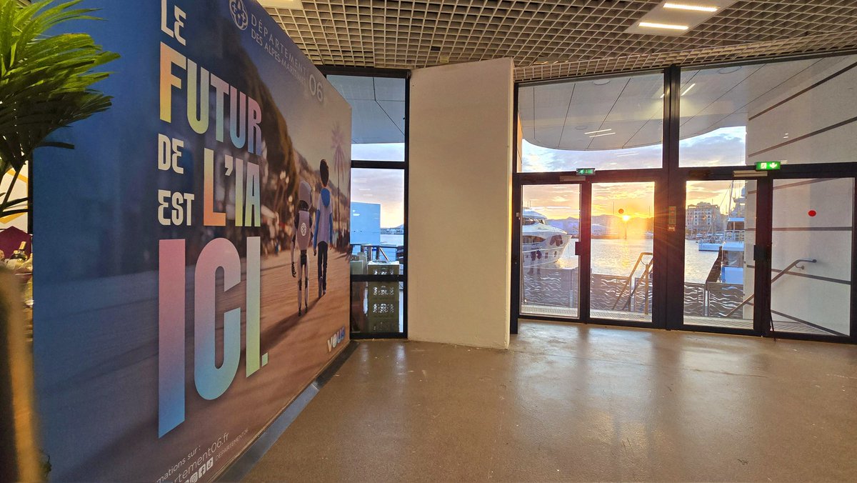 SICTIAM_FR's tweet photo. @IEuropia @LandiMarco1943 @AlpesMaritimes @ca_ginesy @WAICANNES @JoseAmmendola @Maison_IA 🎬 Clap de fin pour cette première journée du @WAICANNES 2025 avec un beau moment de networking où l’#IA rassemble et inspire. Chaque échange compte pour façonner l’avenir de l’intelligence artificielle. 
👋 À demain ! https://t.co/sVDnVrE0yB
