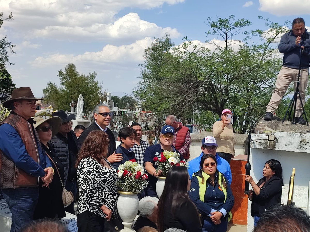 SUFRAGIOrevista's tweet photo. En el 12 Aniversario Luctuoso de DON SALOMÓN SOTO TÉLLEZ Líder vitalicio de la @CTMPuebla Trabajadoras, Trabajadores, Empresarios, Funcionarios  de Gobierno y líderes sindicales;  recuerdan su legado a favor de la Contratación Colectiva el Tripartismo y le rinden HOMENAJE. https://t.co/Dt80xugceD