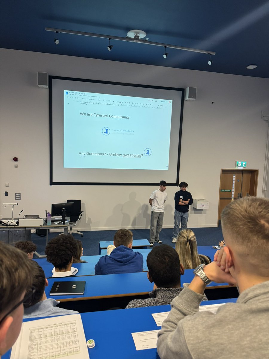 _thomas_jones4's tweet image. Fantastic day at USW today for the Skills Cymru Competition. Two groups from L3 Business got through to the finals - they presented with confidence and delivered two outstanding business ideas. I am an extremely proud tutor. 

@coleggwent @JoelMorgan81 @ISEinWales