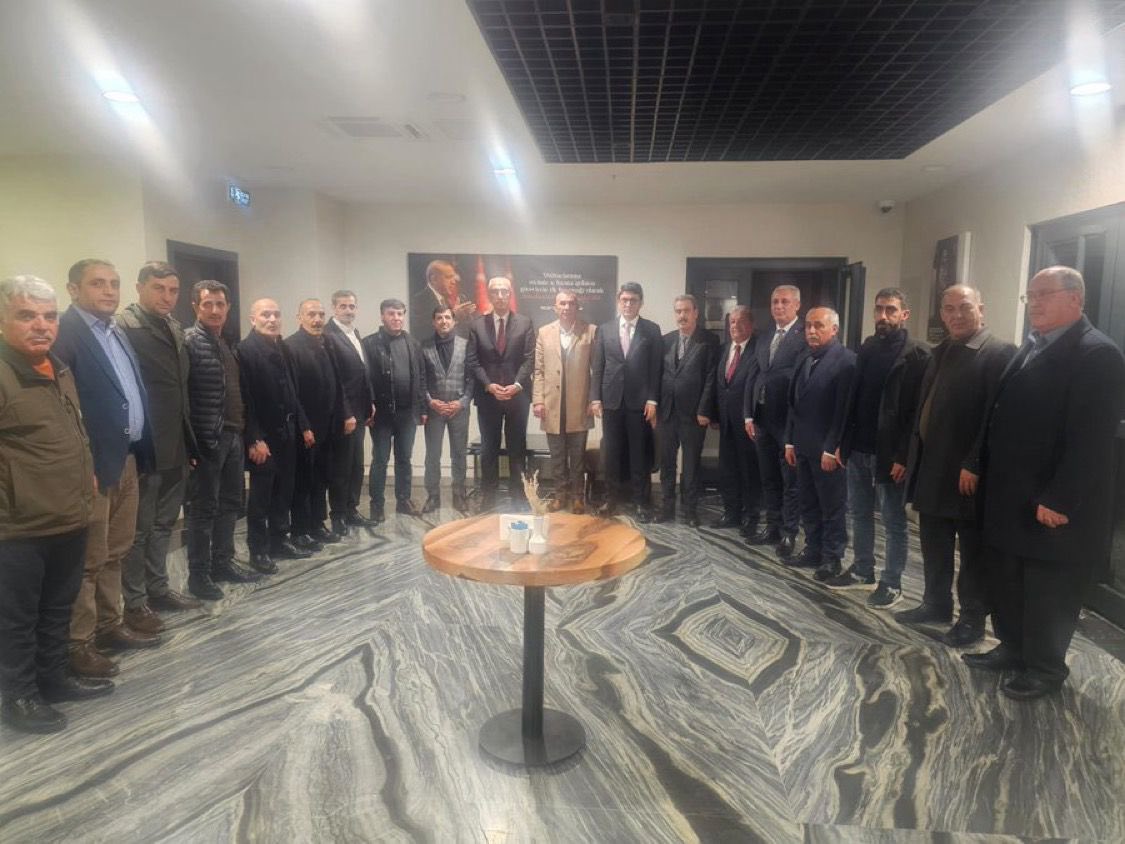 📍Ankara
 
Bingöl Milletvekilimiz Sn. Feyzi Berdibek ile birlikte Bingöl Muhtarlar Derneği Başkanı Sn. Mehmet Erdoğan ve yönetim kurulu üyeleri ile bir araya geldik. 

Muhtarlarımızın sorunlarını ve taleplerini istişare ettik. 

Nazik ziyaretleri için değerli muhtarlarımıza