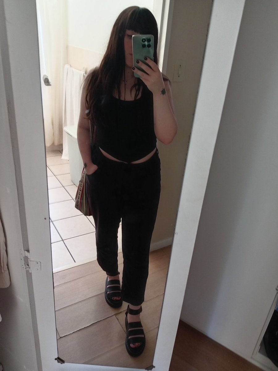MistressRox666's tweet photo. Been offline for a while, but I'm back and ready to drain wallets 😘💃

#paypig #Findom #femdom #cashpig #drain #Drainedwallet #worshipme https://t.co/UJ6lSKD3vr