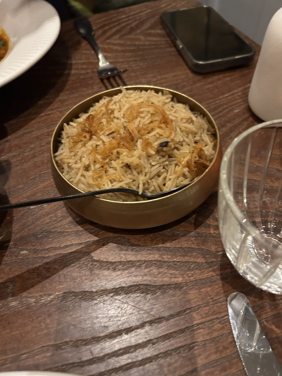 lewi0308's tweet photo. #Lasan you didn’t disappoint 👏🏼👏🏼👏🏼
Starter: Bihari Beef Kabab
Free-range beef tender, roasted in a tandoor, served with lentil salad and mint coriander chutney.
Main: Monkfish Johl
Roasted monkfish served with garlic-infused leeks, palak broad beans, and a Kolkatan Jhol sauce. https://t.co/Lr0WCFsxw5