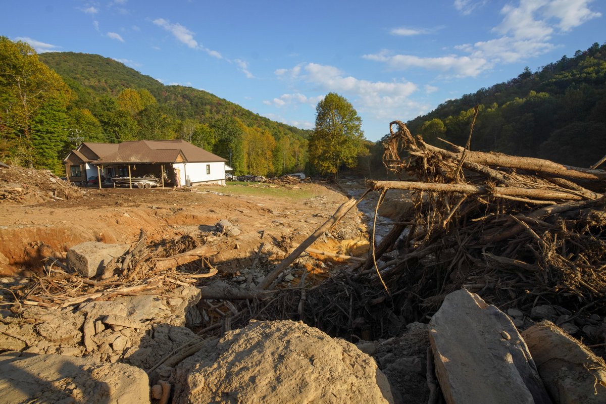 femaregion4's tweet photo. Debris removal is underway at the historic @RiversideCemNC in Asheville, North Carolina. @USACEHQ partnered with #AshBritt for this clearing of Helene damage. Progress! https://t.co/kKFfPnesax