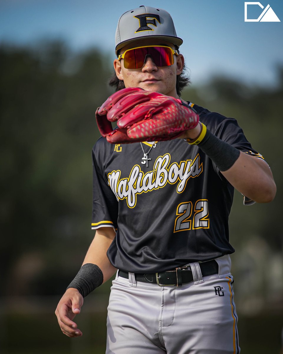 5starnational's tweet photo. Who else is ready to strap back into the black and gold?⚫️⭐️ https://t.co/YMYeor2oom