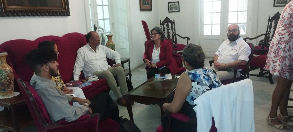 Hoy el Centro de Estudios Martianos comenzó sus actividades como subsede de la 33 Feria Internacional del Libro de La Habana. Nos acompañó el viceministro de #Cultura y Deporte de Guatemala Luis R. Carrillo junto a una delegación de su país. Martianos todos.  #LeerEsCrecer #Cuba
