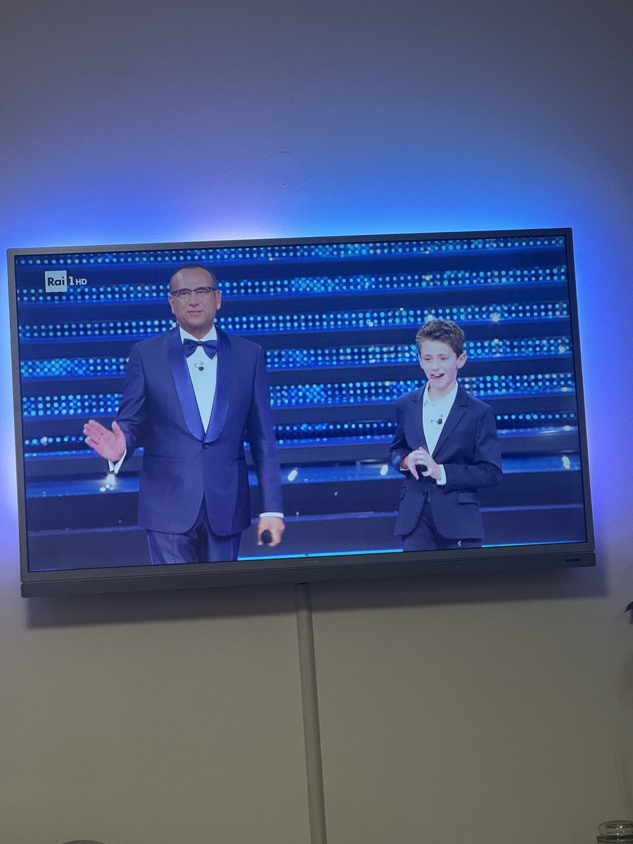 paolecchia86's tweet photo. Sì bimbo, fatti una vita però. #Sanremo2025 https://t.co/EvubZpz3ol