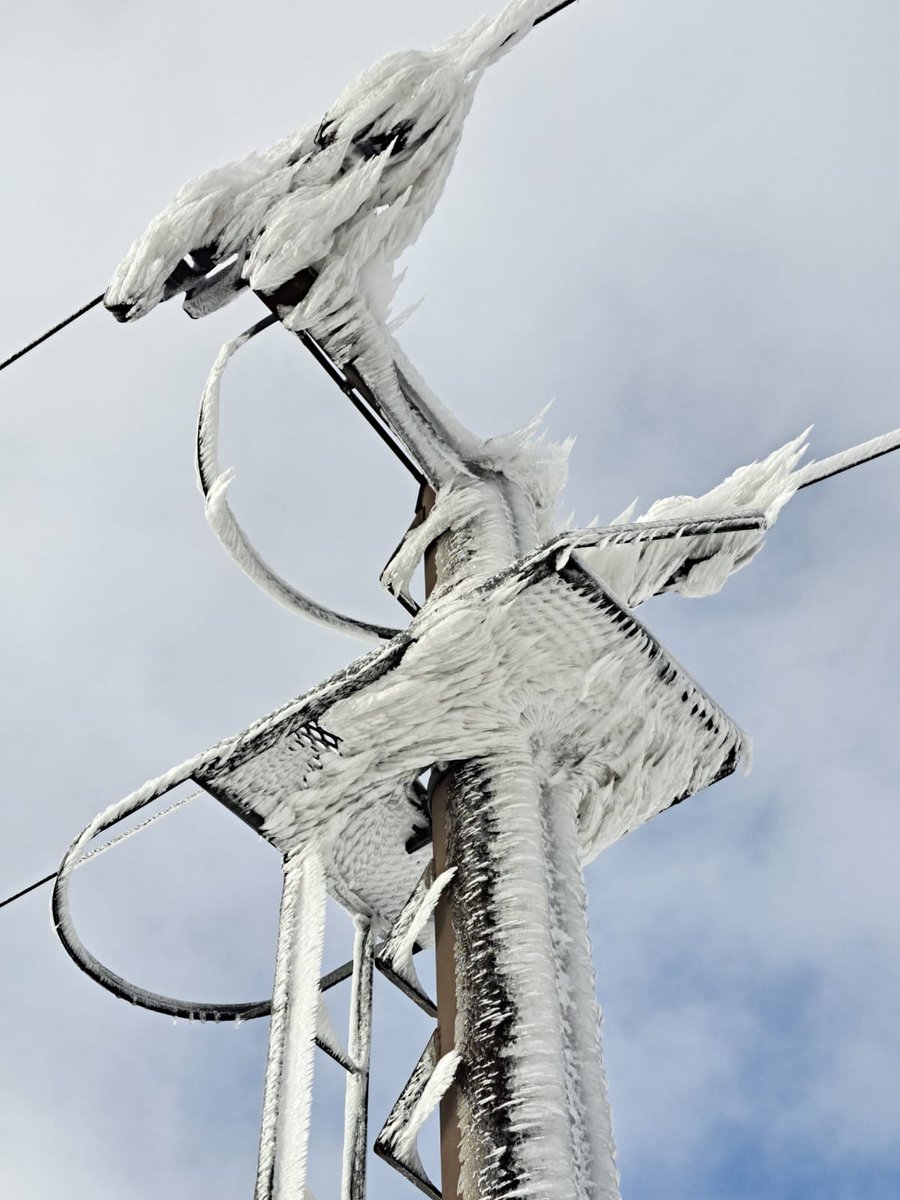 It's been chilly in Weardale! But the ice is cleared from the lifts and we're open again tomorrow (Fri) from 10am. Members only. Please note we may close by 1430.