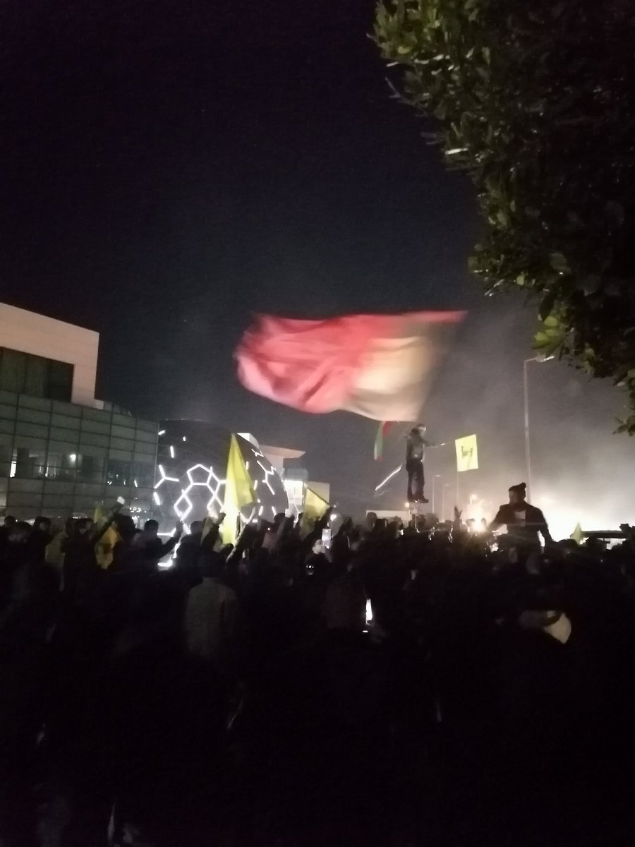 طريق الوصول إلى المطار لا زال مغلقا✌️