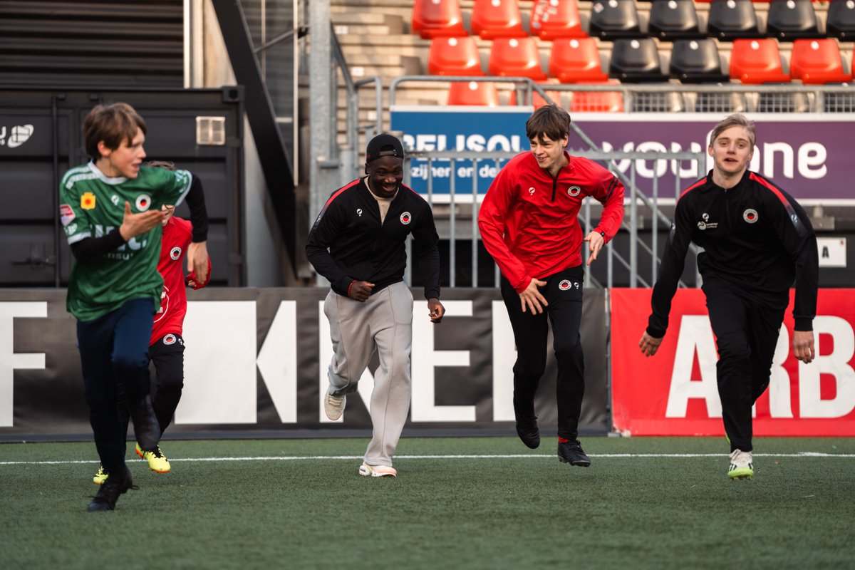 Voetbal is voor iedereen ♥️

⚫️🔴 #samensterk