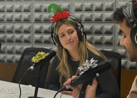 ¡Feliz #DiaMundialdelaRadio! 🎙️
Medio del que me he enamorado completamente en estos últimos dos años y especialmente gracias a <a href="/RadioCEU/">RadioCEU</a> por todas las oportunidades que me ha dado.