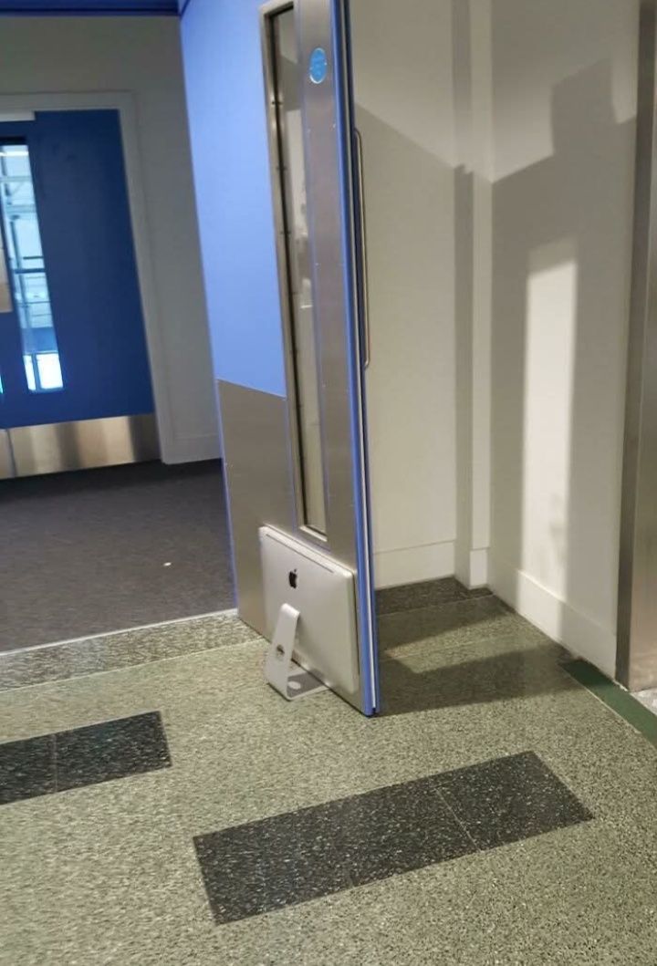 Mac don't support Windows.... supports doors tho...