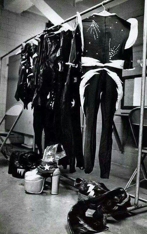 rebelwithyou's tweet photo. Dressed To Kill
#stagecostumes #Kiss #KissArmy https://t.co/bzS1ooeaoE