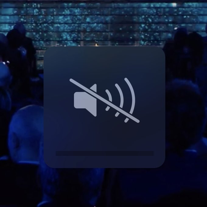 gaaarson's tweet image. Io ogni volta che non si sta esibendo un cantante #Sanremo2025