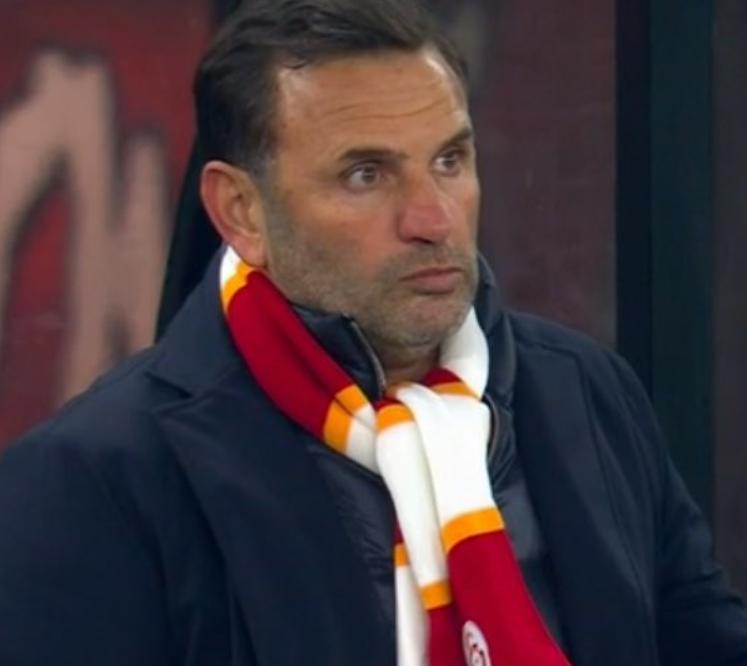 Okan Buruk dakikalar henüz 40'ı gösterirken Cihan Aydın, Ali Şansalan ve Oğuzhan Çakır'ı ısınmaya gönderdi... #AZvGS
