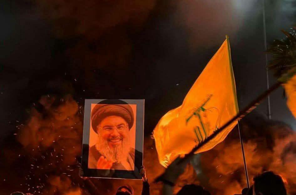 فلتحترق الدنيا بمن فيها لحفظ كرامتنا …
هكذا علمتنا سيدنا ..

فنحن شيعة علي بن ابي طالب 
لا نرضى بالذل ولن نرضى مهما كانت الظروف 

هيهات منا الذلة
الموت لاسرائيل
الموت لامريكا
🔥
#مطار_بيروت ليس اسرائيليا