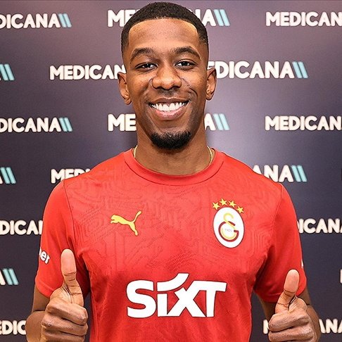 Cuesta transferinde emeği geçen bütün yöneticiler hemen istifa etmeli. Genk de yedek olan adamı hangi kafayla transfer ettiniz. #AZvGS