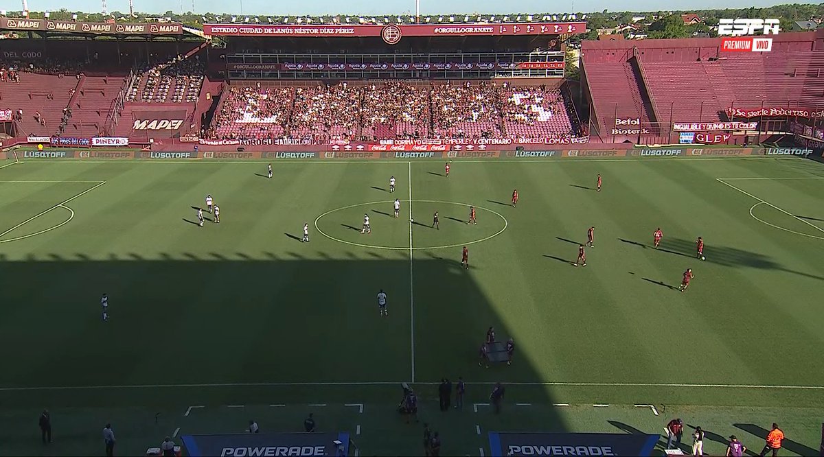 cvitamilf's tweet photo. Después del papelón que hicieron en Sarandí, asi está la cancha ahora. La puta madre. https://t.co/D3CcIPSeg4