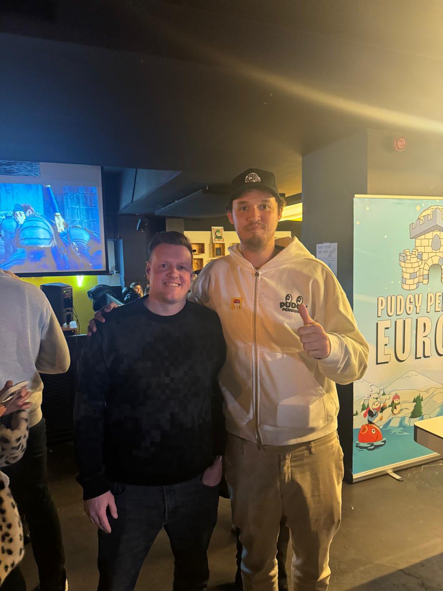Nice to finally meet the man himself ♥️ 

Absolute legend. Bullish on <a href="/LucaNetz/">Luca Netz 🐧✳️</a> and <a href="/AbstractChain/">Abstract</a> 

🔥🔥🔥🔥