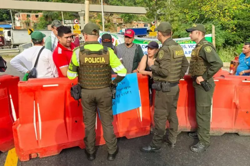elcorrilloCol's tweet photo. Se normaliza el tránsito en la vía Melgar-Bogotá tras acuerdo con firmantes de paz. #Minsalud #Gobertolima #Alexandercastro
Levantaron la manifestación tras diálogo con el Gobierno Nacional y la intermediación del ministro Guillermo Alfonso Jaramillo.
https://t.co/OVHX3CXh4V https://t.co/V4ulvPc7dn