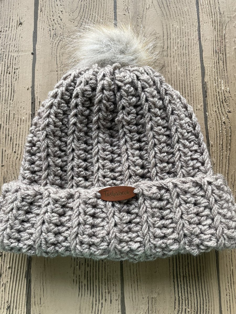 tashabeek's tweet photo. قوات مكافحة البرد وصلت من تشابيك 🧣❄️🧶
اطلبوها بالألوان والمقاسات المناسبة لكم 🧡 https://t.co/L8rpQOO1Q0