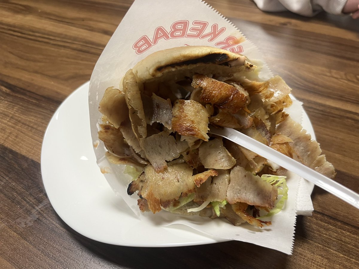 glossypop065's tweet photo. Kebab La Torre (Alzira)
Local: 7/10
Amigo: 8/10
Apariencia Kebab: 8/10
Precio Kebab: 7/10
Sabor Kebab: 8.5/10
Pan Kebab: 8.2/10
Carne Kebab: 7/10
Salsa: 9/10
Orden Productos: 8.5/10
Overall: 8.7/10
Ubi: https://t.co/X84GCpT8ST https://t.co/Yy0TTIRayN
