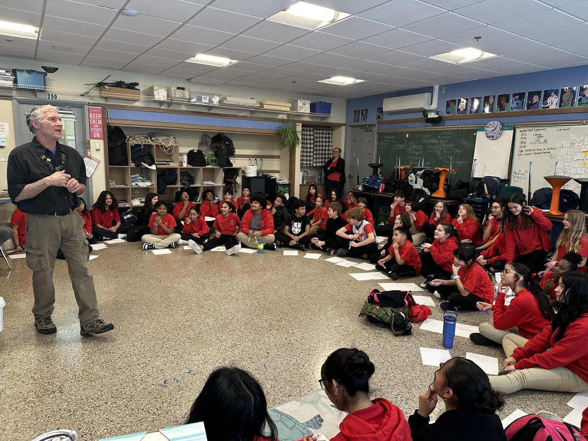 GuyonNicole's tweet image. When a cartoonist visits the Vets Club @Community_Prep