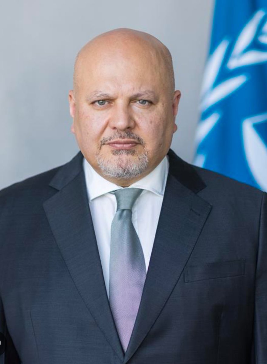 ovierablanco's tweet photo. Atención‼️Última Hora. EEUU impone sanciones a Fiscal @IntlCrimCourt Karim Khan. Confiscación de bienes en EEUU, prohibición de transacciones y donaciones vía EEUU y prohibición de visitar EEUU.

Presidente @POTUS “determina que cualquier esfuerzo de la CPI para investigar, arrestar, detener o procesar a personas protegidas, según se define en la sección 8(d) de esta orden, constituye una amenaza inusual y extraordinaria a la seguridad nacional y la política exterior de los Estados Unidos, y por la presente declaro una emergencia nacional para abordar esa amenaza”. 

“Por la presente determino y ordeno:
Sección 1. (a) Todos los bienes e intereses en bienes que se encuentren en los Estados Unidos, que en el futuro pasen a estar en los Estados Unidos, o que estén o pasen a estar en posesión o control de cualquier persona de los Estados Unidos;

(A) que haya participado directamente en cualquier esfuerzo de la CPI para investigar, arrestar, detener o procesar a una persona protegida sin el consentimiento del país de nacionalidad de esa persona;

(B) que haya ayudado materialmente, patrocinado o proporcionado apoyo financiero, material o tecnológico para, o bienes o servicios para, o en apoyo de, cualquier actividad en la subsección; 

(C) Ser propiedad o estar bajo el control de, o haber actuado o pretendido actuar para o en nombre de, directa o indirectamente, cualquier persona cuya propiedad o intereses en la propiedad estén bloqueados de conformidad con esta orden.

Sección 2. Por la presente determino que la realización de donaciones de los tipos de artículos especificados en la sección 203(b)(2) de IEEPA (50 U.S.C. 1702(b)(2)) por, a, o para el beneficio de cualquier persona cuya propiedad e intereses en la propiedad estén bloqueados de conformidad con la sección 1 de esta orden perjudicaría gravemente mi capacidad para abordar la emergencia nacional declarada en esta orden, y por la presente prohíbo dichas donaciones según lo dispuesto en la sección 1 de esta orden.

Sección 3. Las prohibiciones de la sección 1(a) de esta orden incluyen:
(a) la realización de cualquier contribución o provisión de fondos, bienes o servicios por, hacia o para el beneficio de cualquier persona cuya propiedad e intereses en la propiedad estén bloqueados de conformidad con la sección 1 de esta orden; y
(b) la recepción de cualquier contribución o provisión de fondos, bienes o servicios de cualquier persona de ese tipo.

Sec. 4. La entrada sin restricciones a los Estados Unidos de extranjeros que se determine que cumplen uno o más de los criterios de la sección 1 de esta orden, así como de los familiares directos de dichos extranjeros o de extranjeros que el Secretario de Estado determine que están empleados por la ICC o que actúan como agentes de la misma, sería perjudicial para los intereses de los Estados Unidos, y por la presente se suspende la entrada de dichas personas a los Estados Unidos, como inmigrantes o no inmigrantes, 

El Secretario de Estado tendrá la responsabilidad de implementar esta sección de conformidad con las condiciones y los procedimientos que el Secretario de Estado haya establecido o pueda establecer de conformidad con la Proclamación 8693”