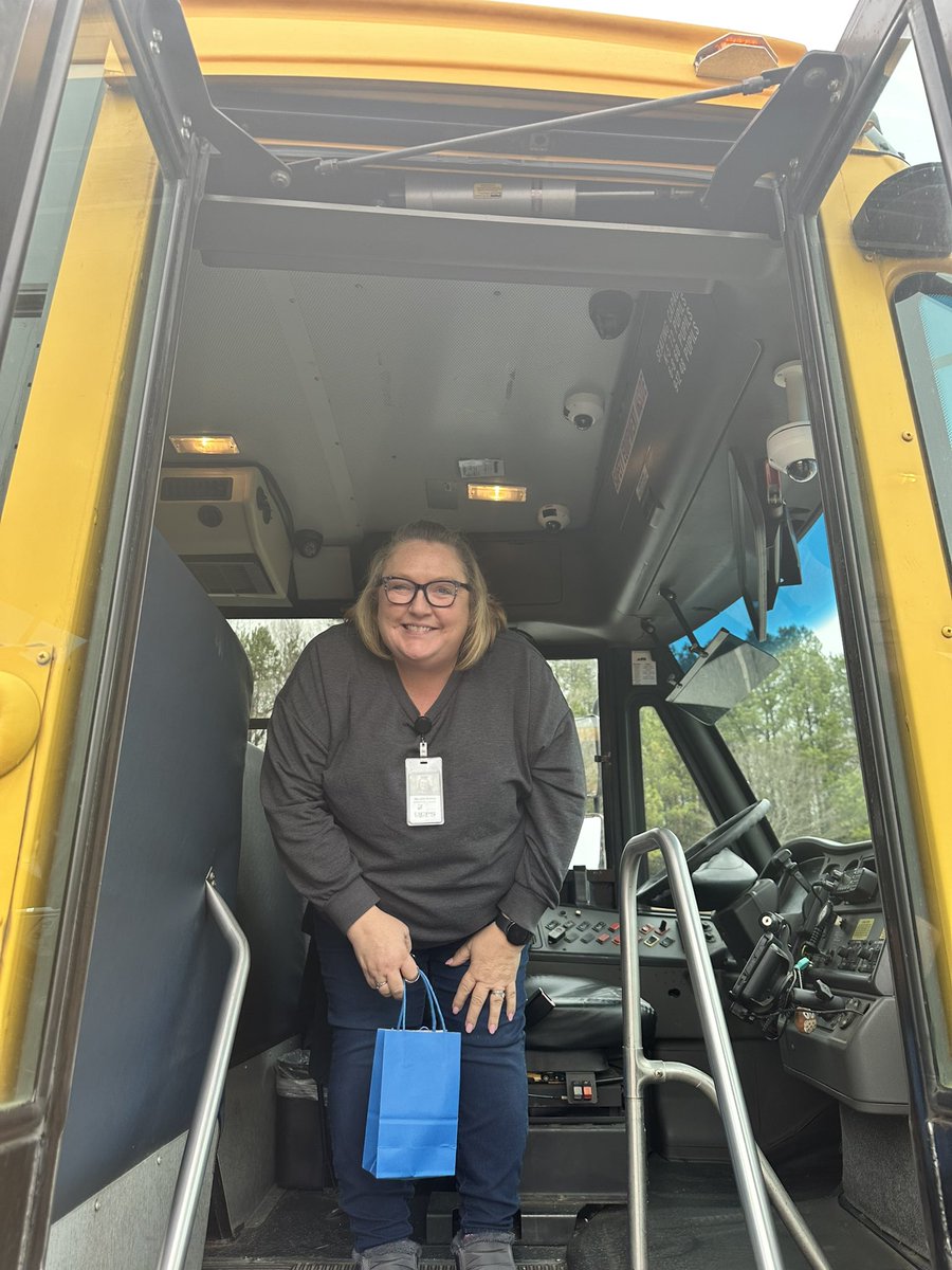 WeddingtonESNC's tweet photo. As the week continues, we are continuing to celebrate our amazing bus drivers! Thank you again for getting our students to and from school safely! #busappreciationweek @ucpsnc @aghoulihan https://t.co/c1ljIR5cRl