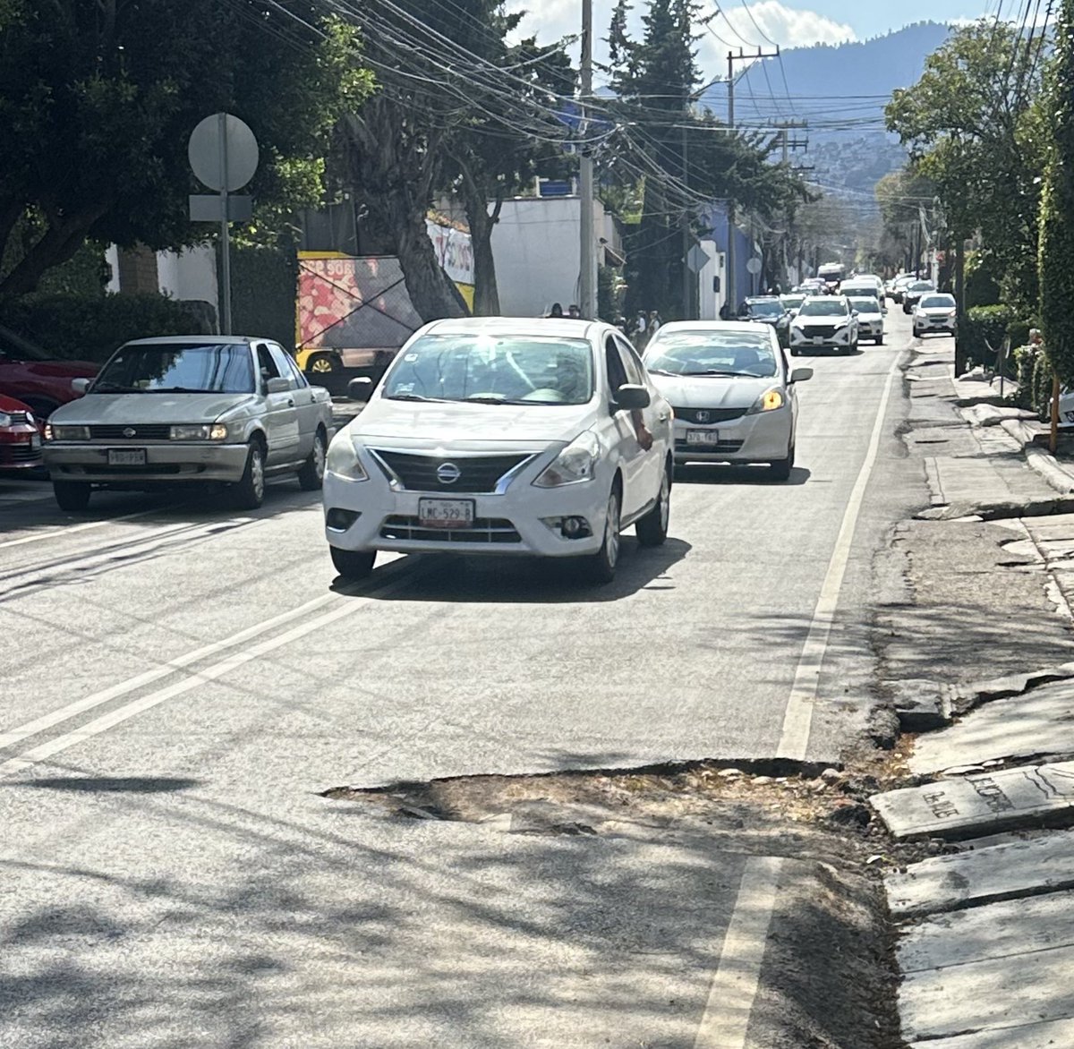 yoneab's tweet photo. @ALaMagdalenaC  favor de arreglar la calle en av san Bernabé a la altura del 889; es un peligro y ya lleva así más de un mes. Así lo dejaron después de arreglar una fuga de agua. https://t.co/xFjEkCdoOJ