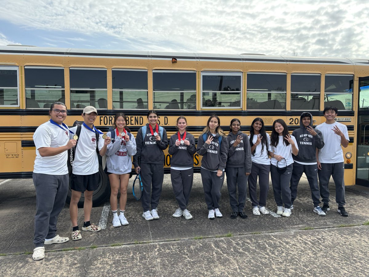 It was a good day today at the Missouri City Rec tourney!
Gold medals in boys doubles, silver medals in girls singles and girls doubles and 4 consolation flight winners!