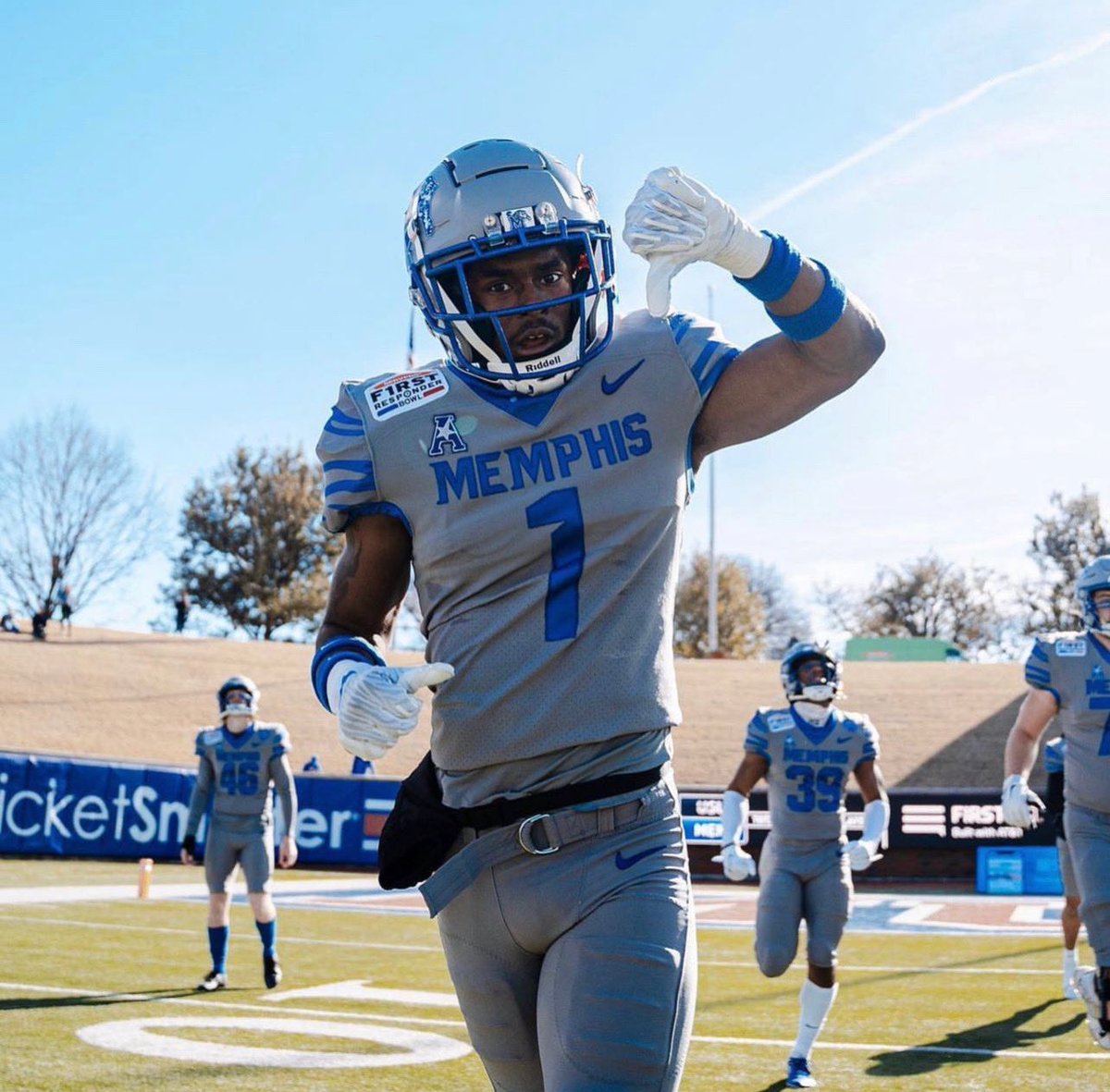 Jowell Combay (@jowellcombay) on Twitter photo #AGTG
Thank You to my: Teammates, Coaches, and Family for helping me earn an offer from The University of Memphis!!
<a href="/RSilverfield/">Ryan Silverfield</a> <a href="/HankinsJordon/">Jordon Hankins</a> <a href="/reggiehoward/">Reggie Howard</a> <a href="/Coach_Smith10/">Larry Smith</a> #AGTG
Thank You to my: Teammates, Coaches, and Family for helping me earn an offer from The University of Memphis!!
<a href="/RSilverfield/">Ryan Silverfield</a> <a href="/HankinsJordon/">Jordon Hankins</a> <a href="/reggiehoward/">Reggie Howard</a> <a href="/Coach_Smith10/">Larry Smith</a>