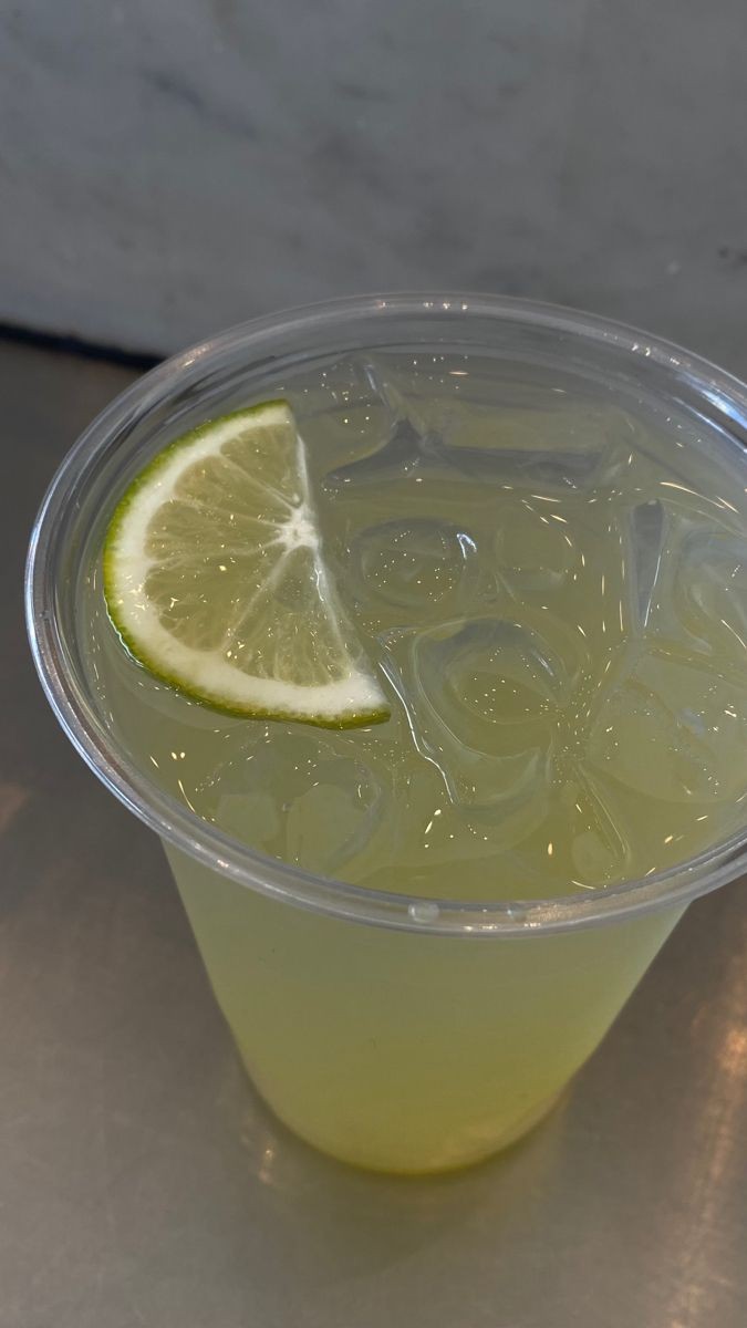 ishasharma888's tweet photo. News: ICE has made people fear them. People living in constant fear of ICE.

Le me Enjoying Lemon Soda With ICE: https://t.co/XAYLm9Bakf