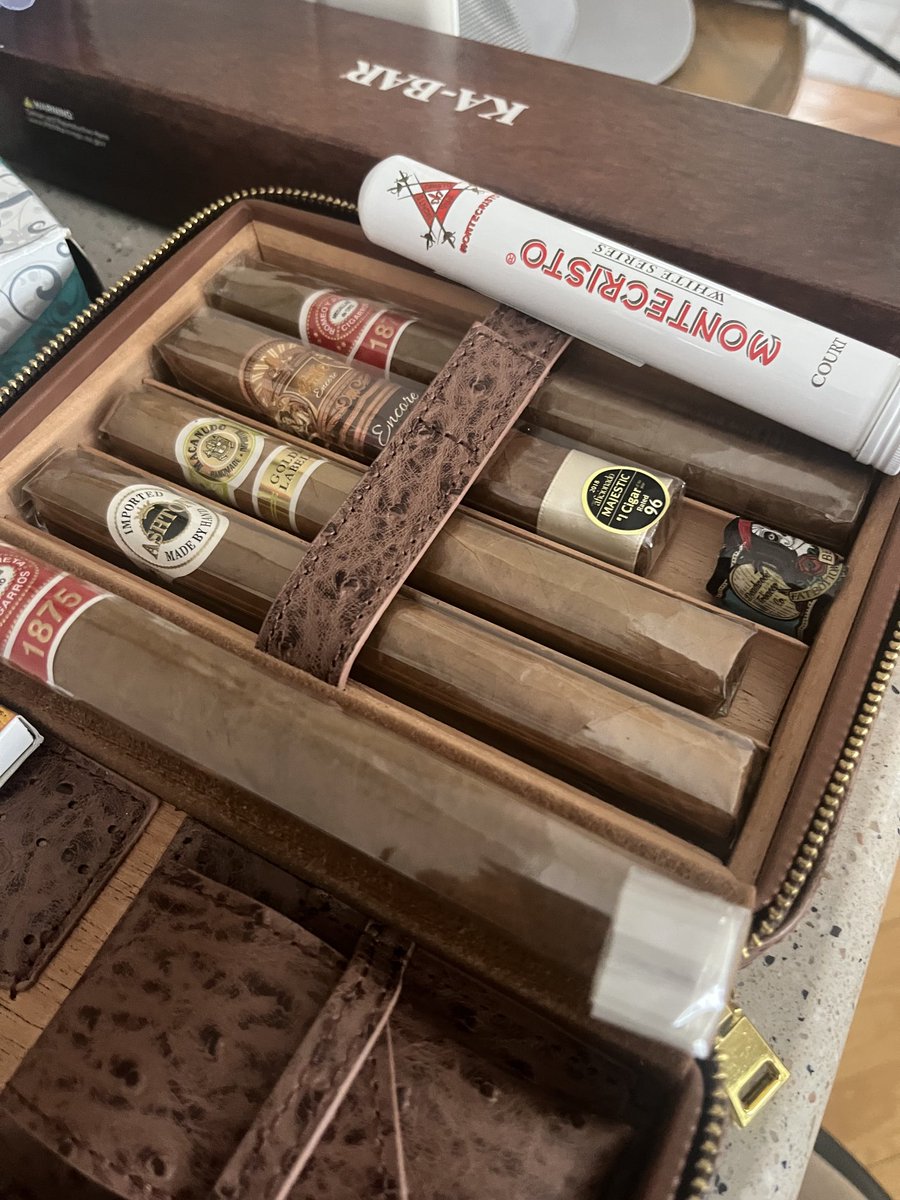 TonytheTiger57's tweet image. Travel #Humidor Locked and Loaded #RoadTrip #RiverHouse