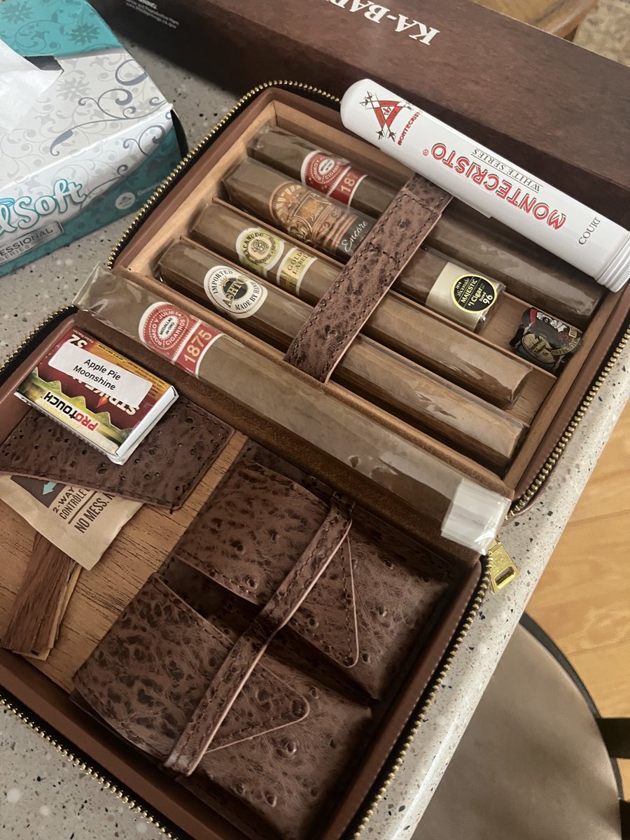 TonytheTiger57's tweet image. Travel #Humidor Locked and Loaded #RoadTrip #RiverHouse