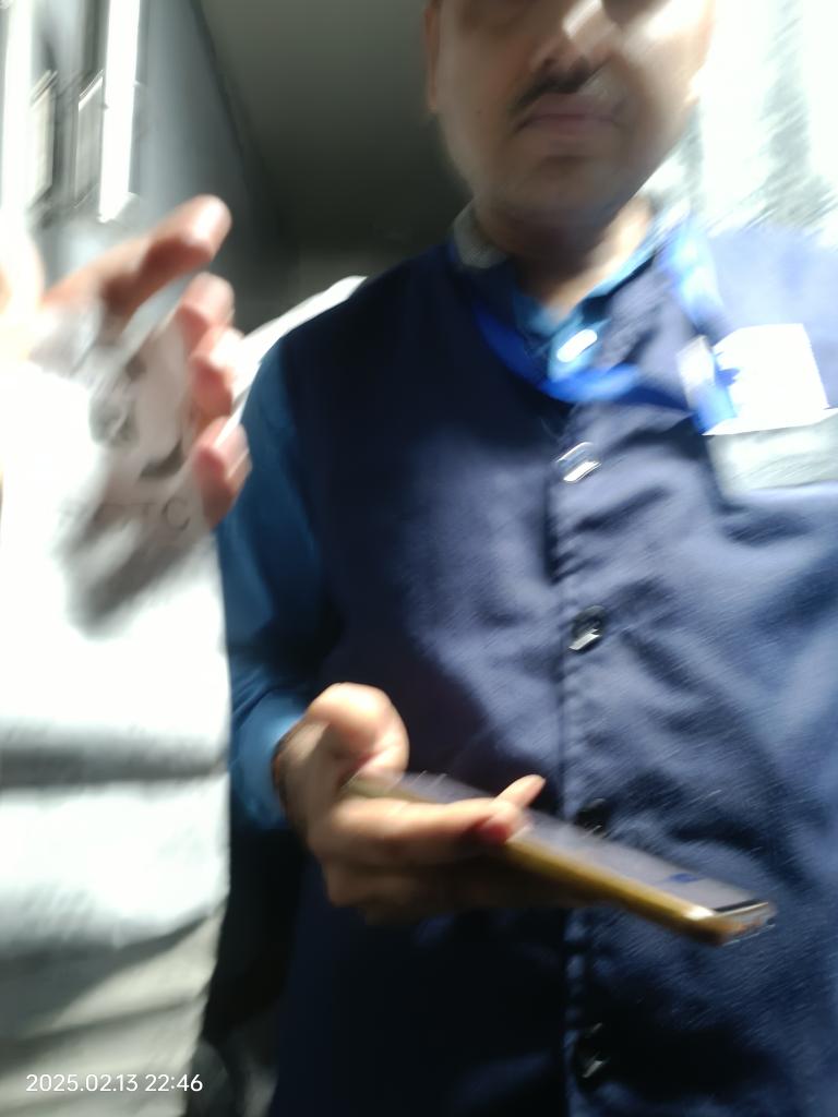 मेरा PNR  4734472626 है। मैं अभी राजधानी एक्सप्रेस में बैंगलोर से दिल्ली जा रहा, कैटरिंग वाला ट्रेन में खाने का पैसा मांग रहा जबकि मैंने बुकिंग के समय ही पैसा दिया है और खाना ट्रेन टिकट में कवर है। 
कृपया जांच की जाएं कि धांधली नहीं ना हो रही है? <a href="/RailwaySeva/">RailwaySeva</a> <a href="/RailMinIndia/">Ministry of Railways</a>