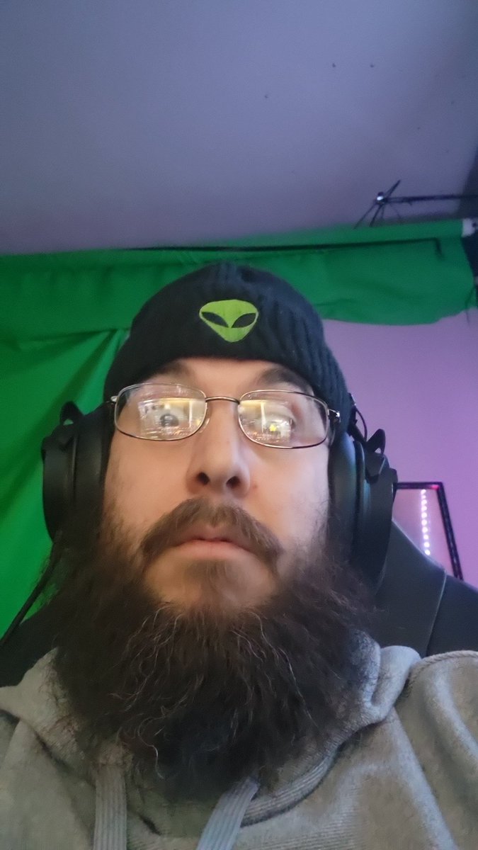 My fat ass is live if your are seeing 👀 this u no i miss you right come drop your lurks all over me 😘