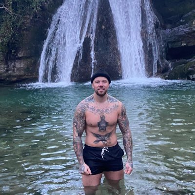 olly_marsh's tweet photo. #NewProfilePic https://t.co/Oks50KJau6