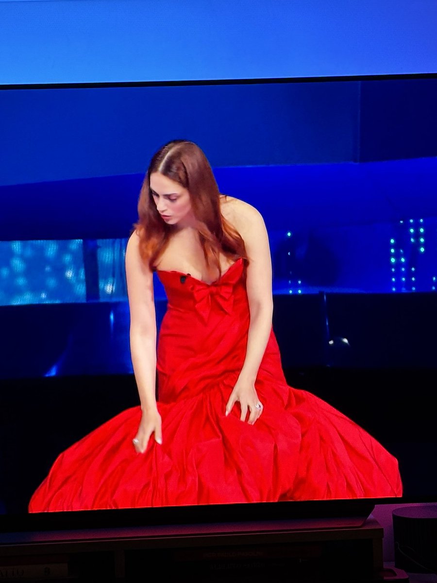 belvacritica's tweet photo. Il glaucoma di Massimo Ranieri #Sanremo2025 https://t.co/VIHSAjREpT
