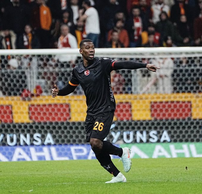 Bu Carlos Cuesta yi kim getirdiyse bonservis parasını cebinde ödesin