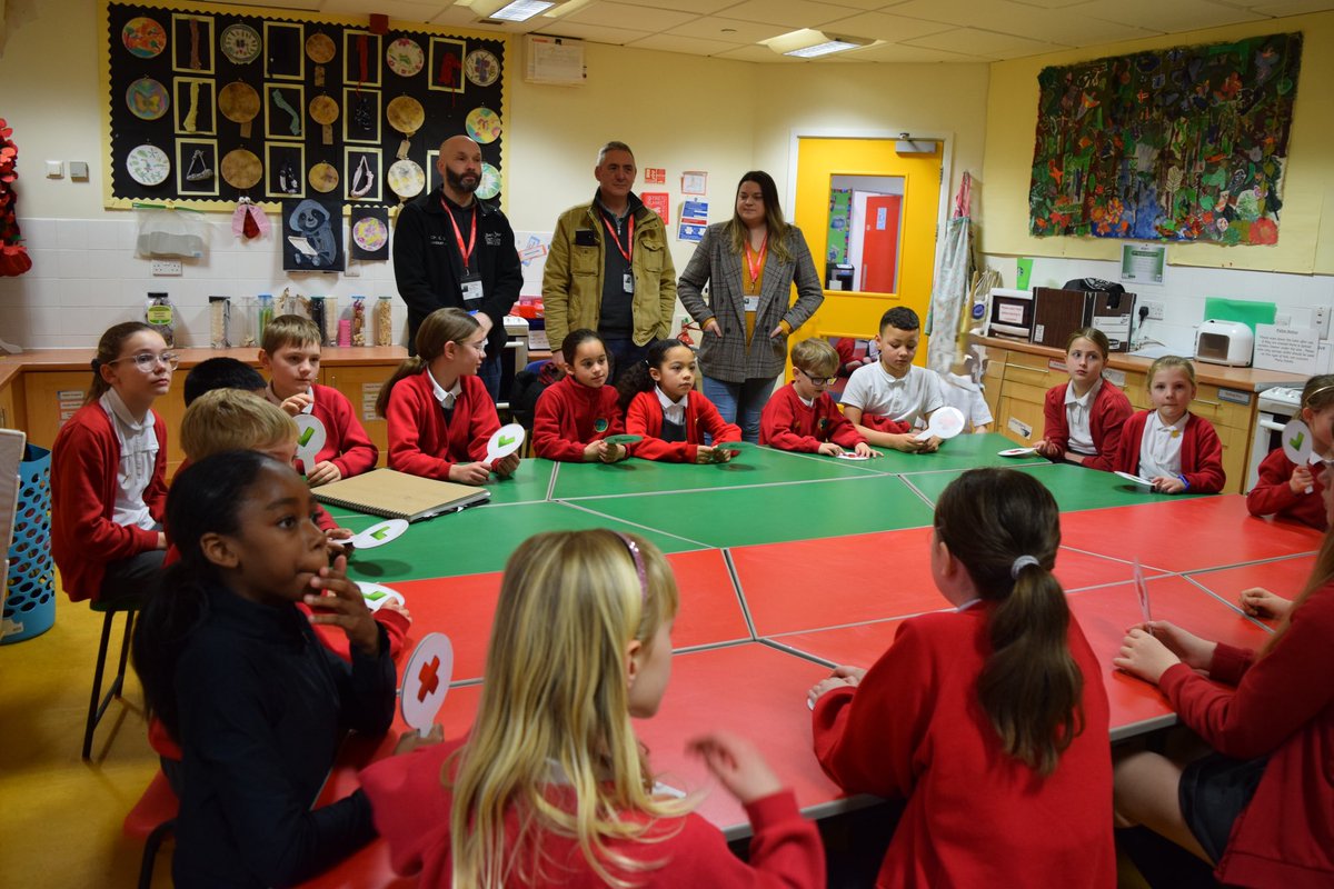 DEMOCRACY FRIENDLY SCHOOLS

Delighted to support Moorlands Primary as a #DemocracyFriendlySchool with ward colleagues. 
Huge thanks to the staff, students &amp; the Children &amp; Young People’s Engagement Officers from the Active Citizens &amp; Places Team for inspiring civic education.