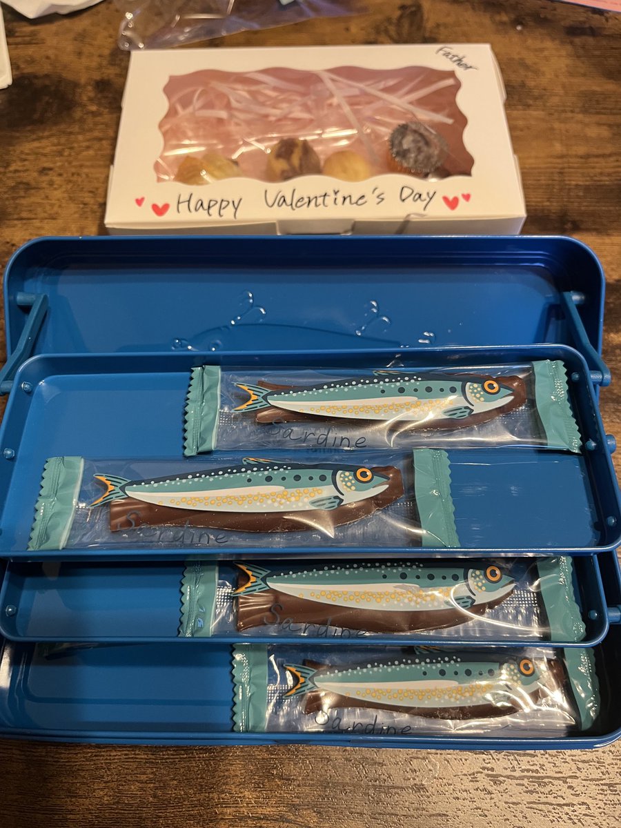 今日はバレンタインデー🍫

娘から手作りクッキー、妻からはKALDIで見つけたというルアー柄のチョコレートを戴いた。

今日から4連休。
関東を離れます🚅