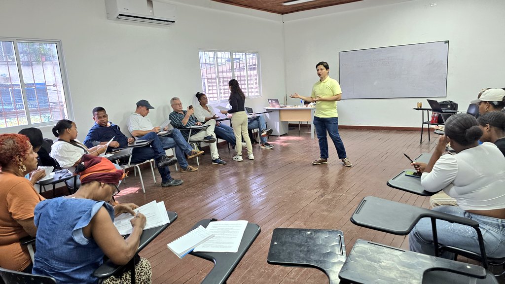 gi_polygesta's tweet photo. El trabajo conjunto con la comunidad de Tumaco es imprescindible para lograr un acuerdo de voluntades y mejorar la problemática ambiental frente a la gestión de residuos plásticos. https://t.co/oqQC4UbHo7