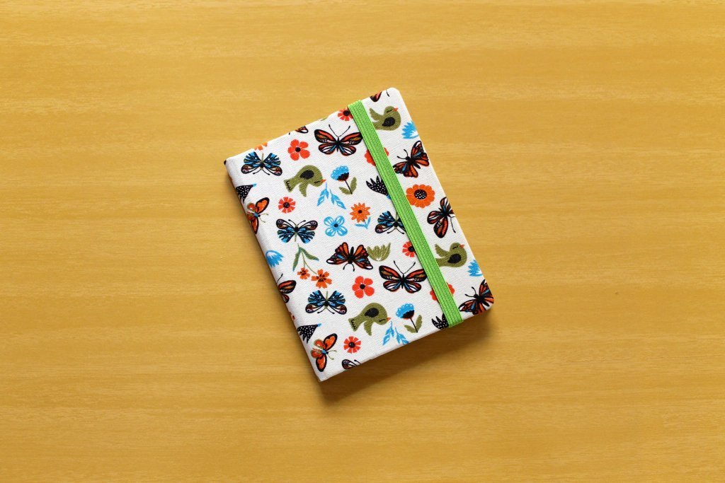 BellaMiaAtelie's tweet image. #PresentesCriativos ✨
Saia de casa e carregue somente o que você precisa! 👝 
O 𝐏𝐨𝐫𝐭𝐚 𝐃𝐨𝐜𝐮𝐦𝐞𝐧𝐭𝐨𝐬 é perfeito!  🪪
Veja mais detalhes, acesse nossa coleção: bellamiaatelie.com.br/acessorios/por…
#portadocumentos #acessórios #cartonagem #carteirasdemão