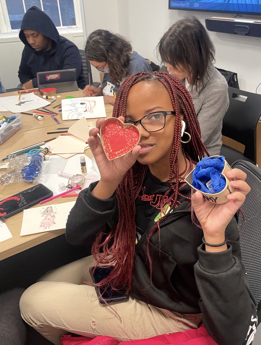 Tonight! We’re making pop-up #ValentinesDay cards &amp; Be-Mine boxes at <a href="/NACKidsCan/">NAC Kids Can</a> ❤️  
#FosterCare <a href="/lalalabracio/">Lisa LaBracio</a>
